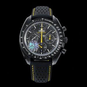 BLS New Release: Omega's latest Speedmaster Dark Side of the Moon watch debuts with an all-ceramic construction. Ceramic is an inorganic non-metallic substance formed through high-temperature firing. This material enables the creation of high-density watch components with exceptional mechanical properties.Ceramic ranks among consumers' most favored watch materials, valued for its striking, diverse hues and exceptional properties. Twice as light as stainless steel, ceramic offers superior wear resistance, high scratch resistance, biocompatibility, hypoallergenicity, and non-magnetic properties.This timepiece features a 44.25mm case housing a blackened movement. Laser ablation technology recreates the authentic lunar surface on the movement's bridges, paying homage to the Speedmaster's pivotal role in the Apollo 8 mission.Through the skeletonized dial crafted from black anodized aluminum, the Earth-facing side of the moon (near-Earth side) visible from our planet is clearly visible. The case back reveals the "dark side of the moon" (far-Earth side), a view reserved only for astronauts. The watch is paired with a black micro-perforated rubber strap, featuring a striking yellow rubber insert at its center.The entire watch is crafted from black ceramic, featuring a central chronograph seconds hand accented with yellow lacquer and a bezel adorned with laser-engraved, bright white enamel tachymeter scales.The small seconds hand is crafted from Grade 5 titanium, ingeniously shaped to resemble the Saturn V rocket. This 3D form is achieved through laser turning, with color variations created by applying white lacquer, laser ablation, and laser blackening techniques.